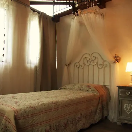 منزل ريفي Il Fienile E Il Borghetto